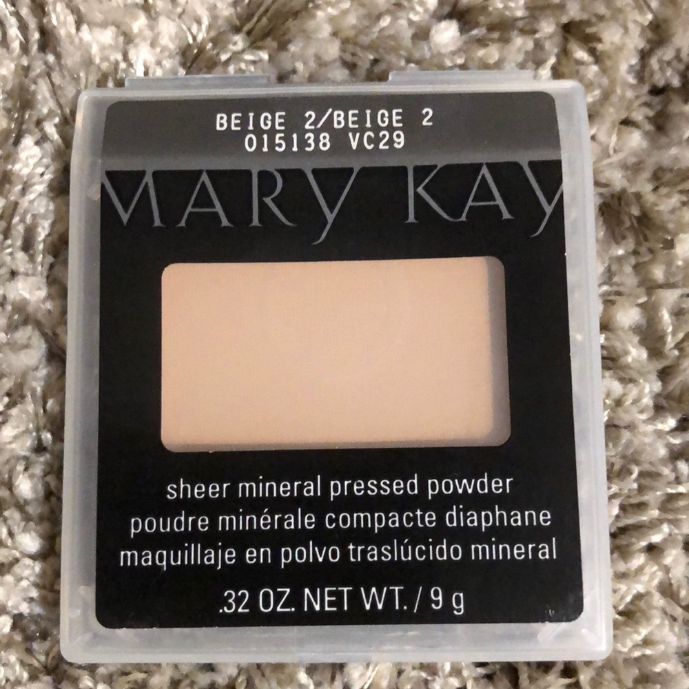 Mary Kay sheer Mineral pressed powder foundation - Picture 7 of 12